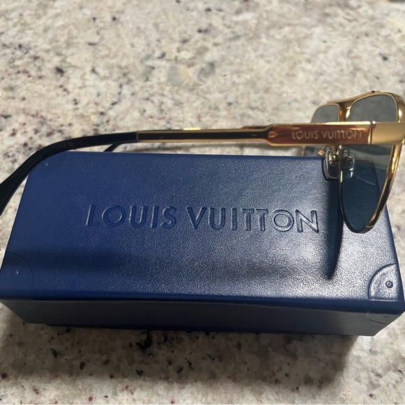 🔴SOLD Louis Vuitton Evidence Metal Pilot Sunglasses, Like New Condition - Picture 7 of 7